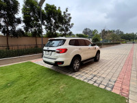 White Ford Endeavour Titanium 3.2 4x4