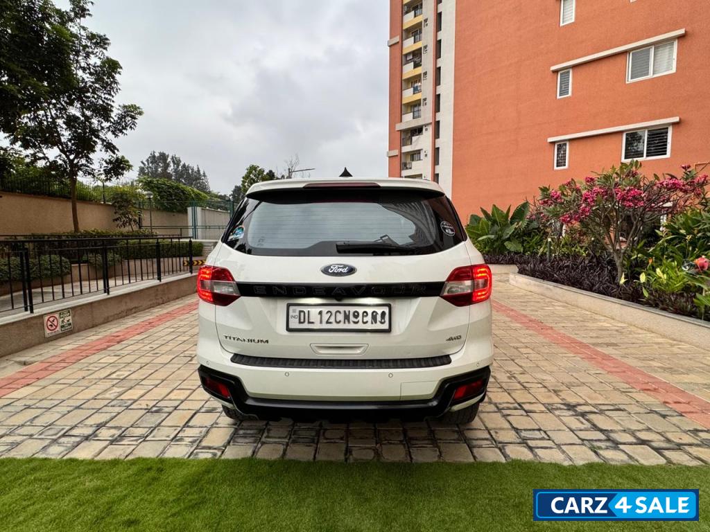 White Ford Endeavour Titanium 3.2 4x4