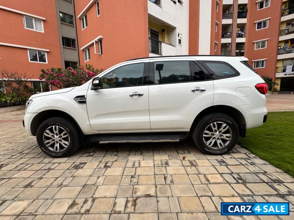 White Ford Endeavour Titanium 3.2 4x4