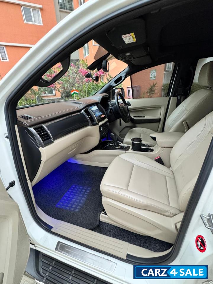 White Ford Endeavour Titanium 3.2 4x4