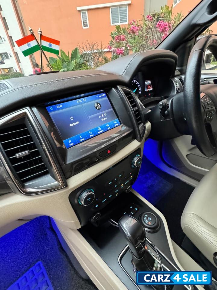 White Ford Endeavour Titanium 3.2 4x4