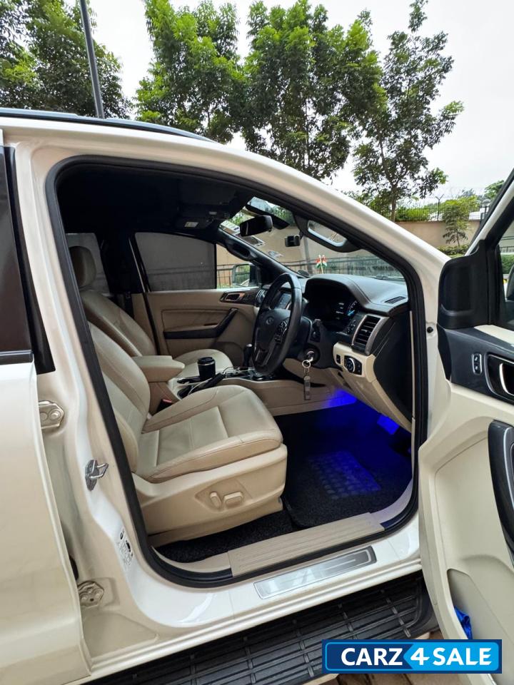 White Ford Endeavour Titanium 3.2 4x4