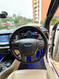 White Ford Endeavour Titanium 3.2 4x4