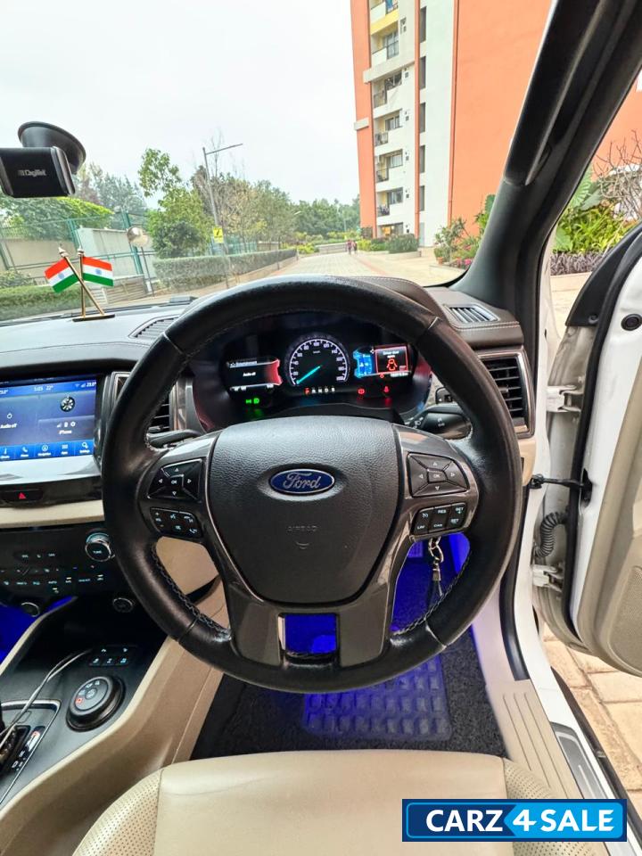 White Ford Endeavour Titanium 3.2 4x4