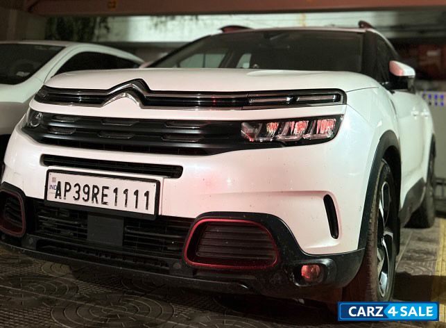 White Citroen C5 Aircross Shine