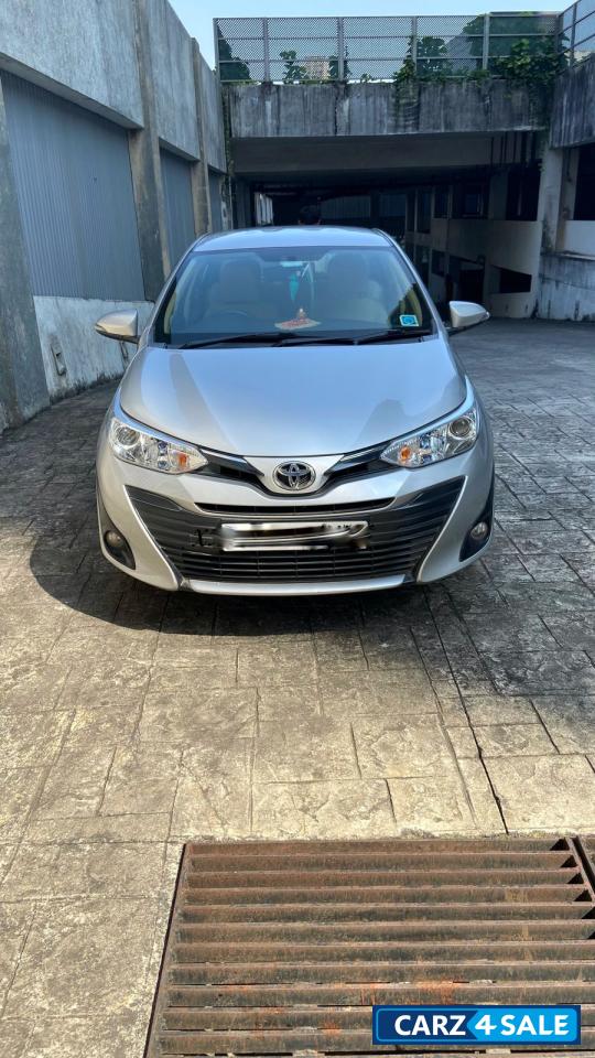 Silver Toyota Yaris G CVT
