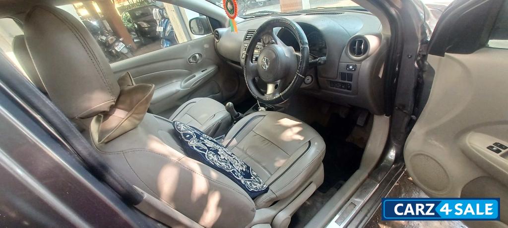 Black Gray Nissan Sunny XL