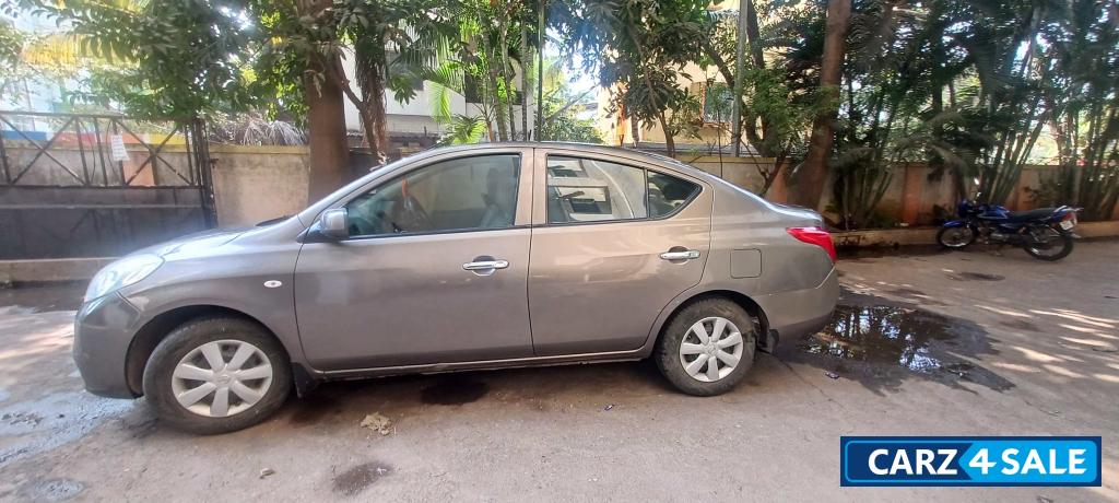 Black Gray Nissan Sunny XL