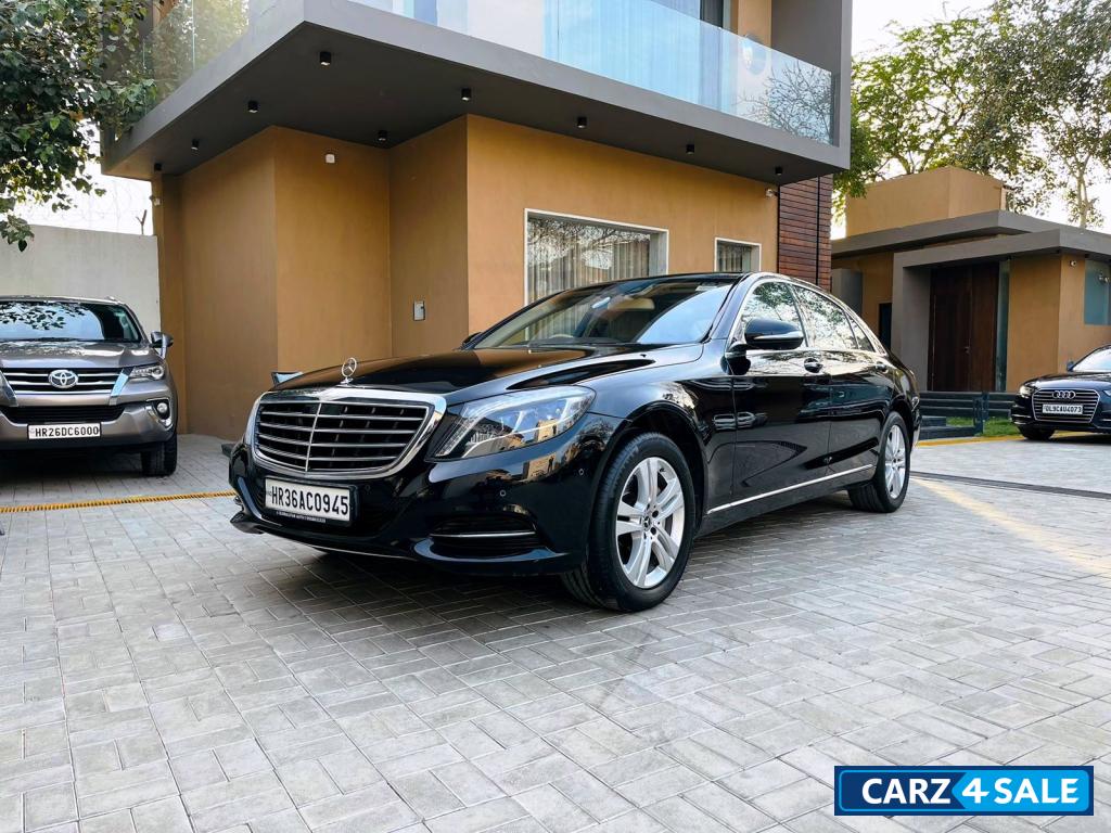 Black Mercedes-Benz S-Class 350 Diesel