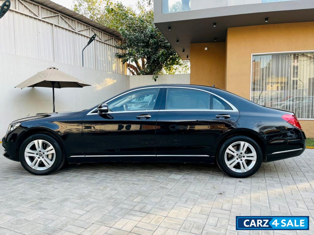 Black Mercedes-Benz S-Class 350 Diesel