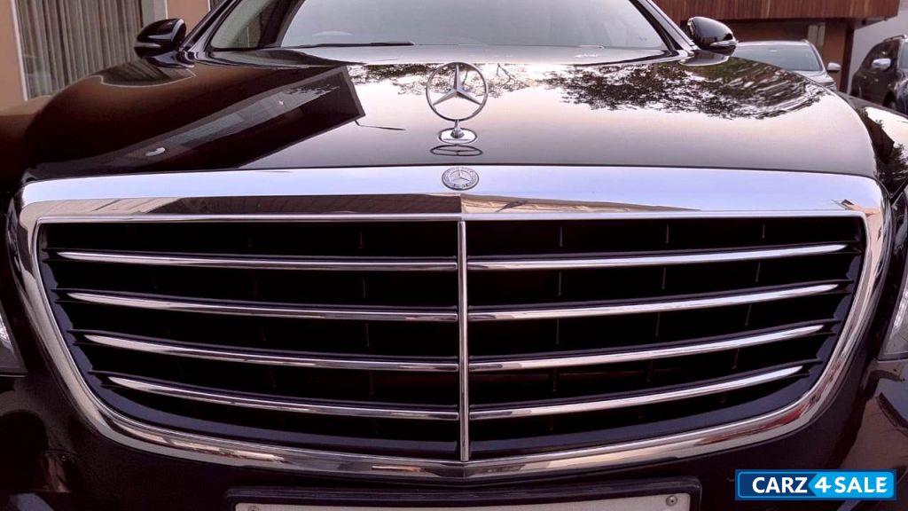 Black Mercedes-Benz S-Class 350 Diesel