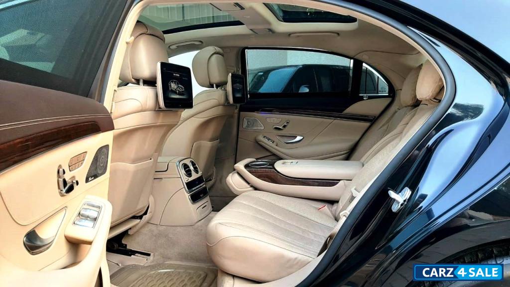 Black Mercedes-Benz S-Class 350 Diesel