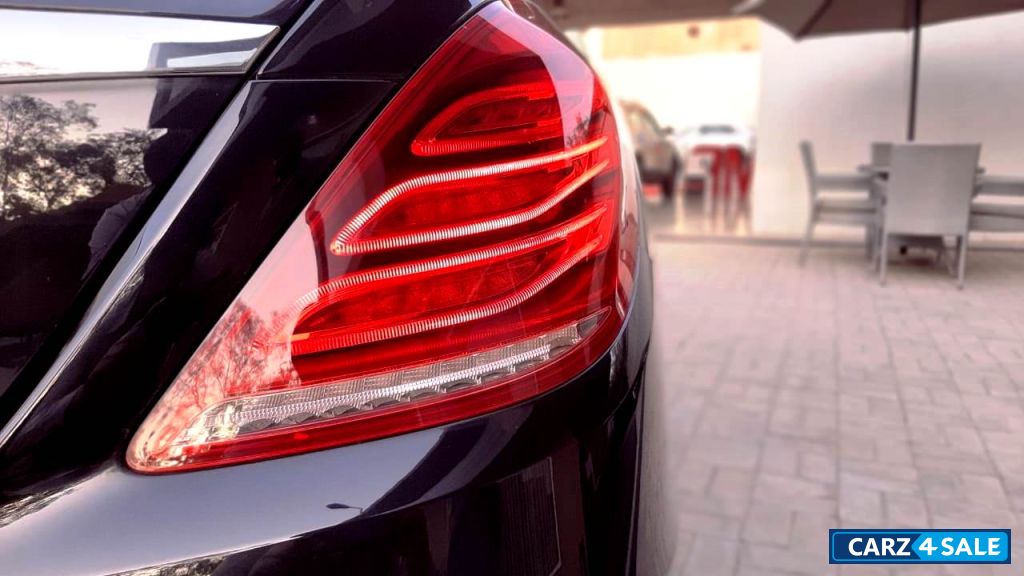 Black Mercedes-Benz S-Class 350 Diesel