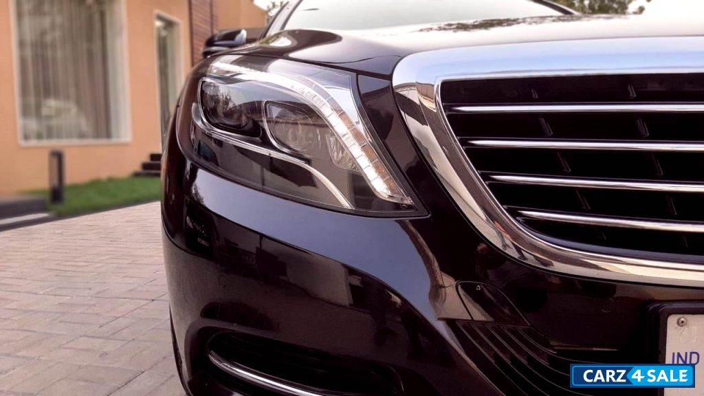 Black Mercedes-Benz S-Class 350 Diesel