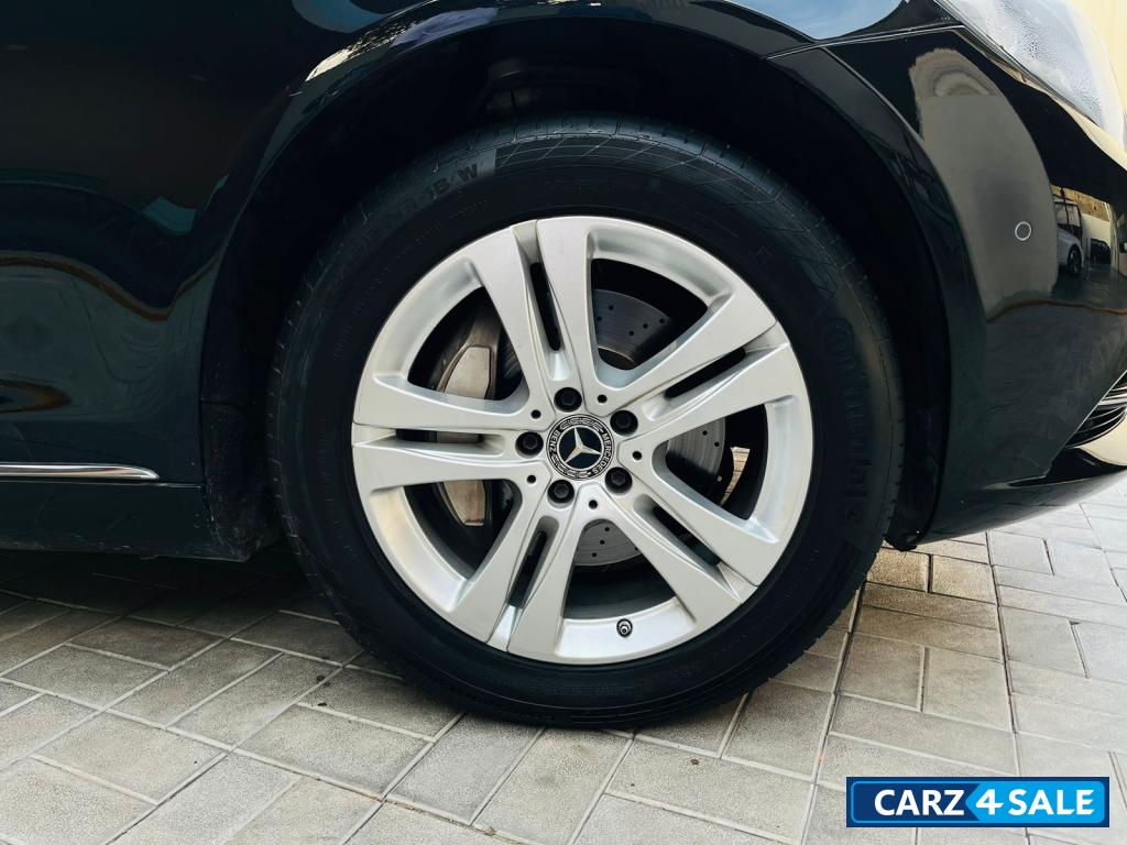 Black Mercedes-Benz S-Class 350 Diesel