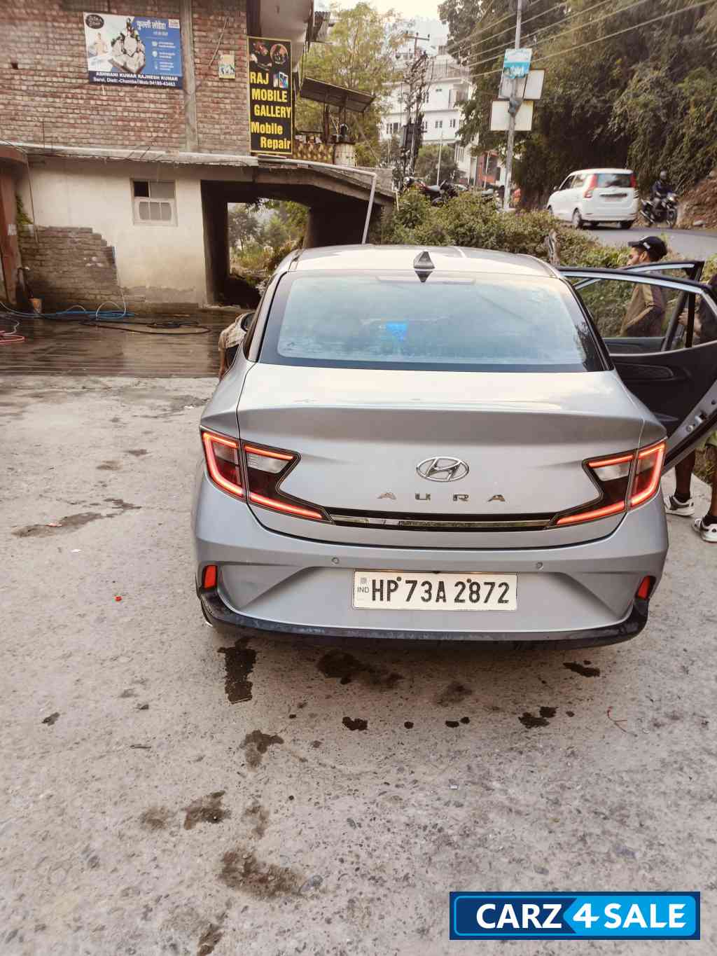 Hyundai Aura Second top model