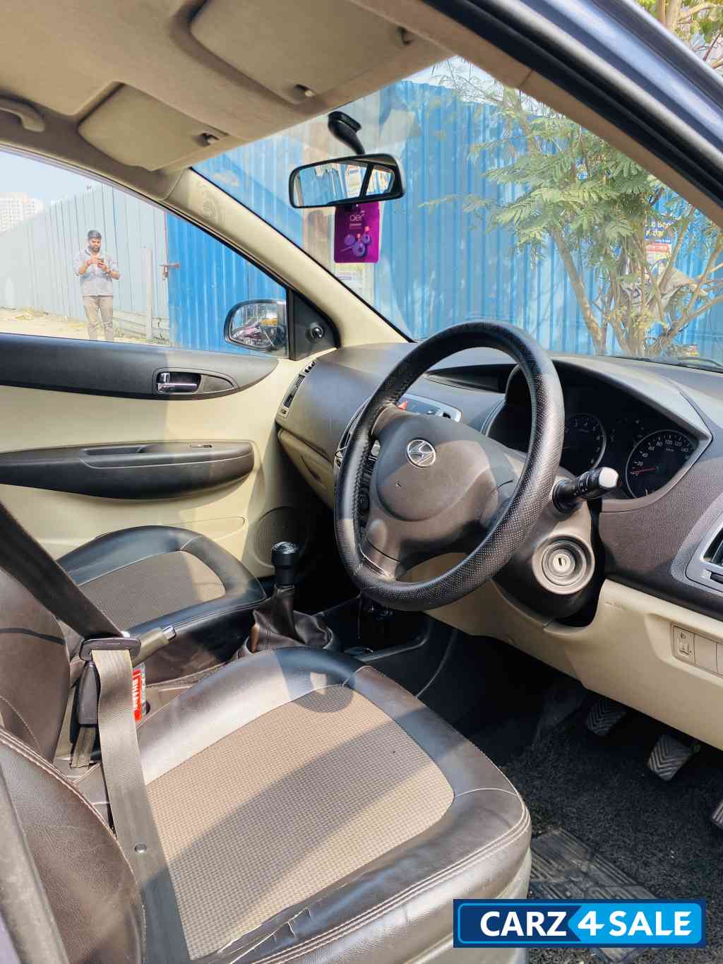 T Blue Hyundai i20 Magna