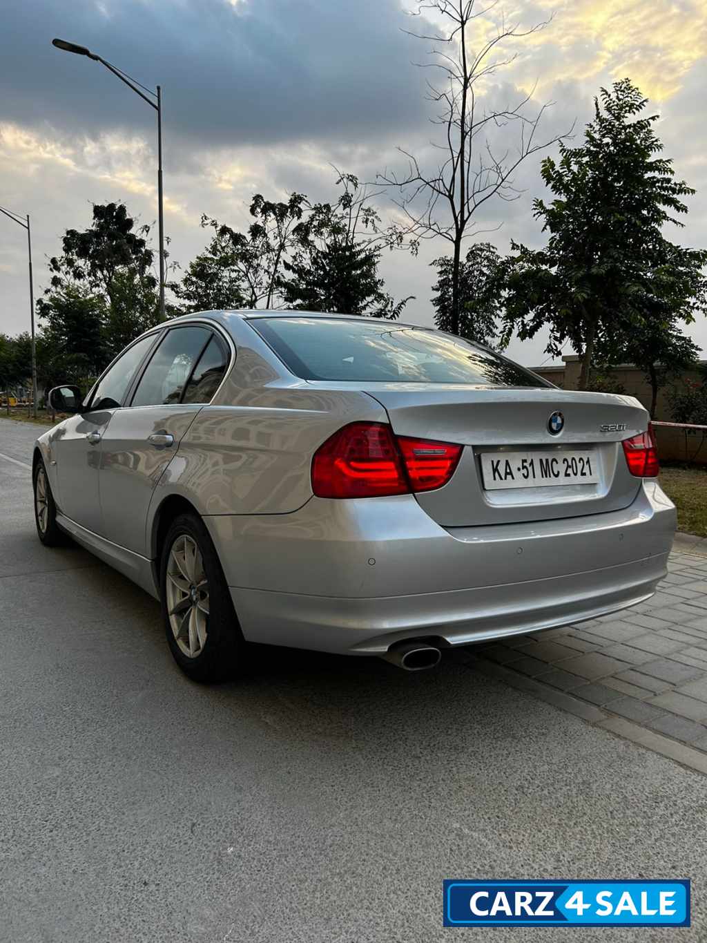 BMW 3-Series 320i
