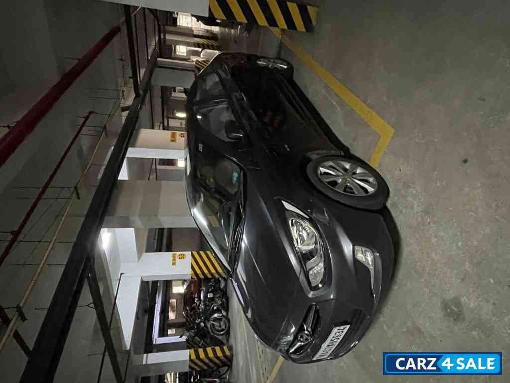 Grey Hyundai Verna SXVTVT