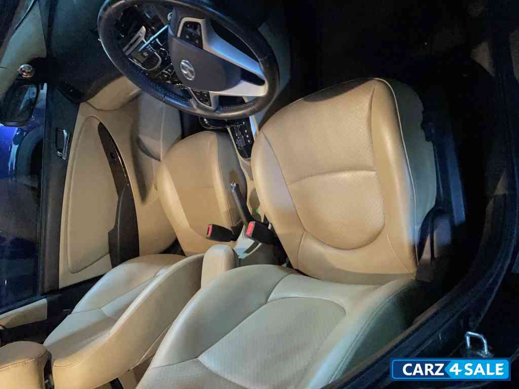 Grey Hyundai Verna SXVTVT