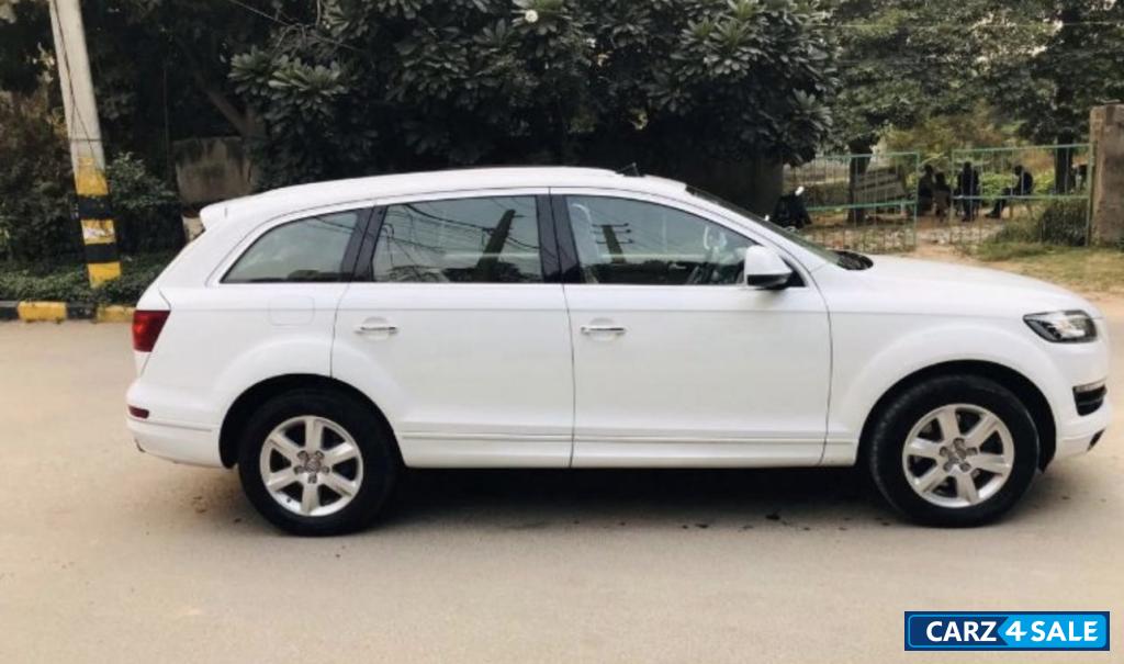 Carrara White Audi Q7 Quattro