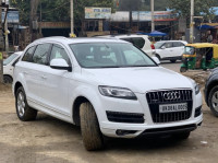 Carrara White Audi Q7 Quattro