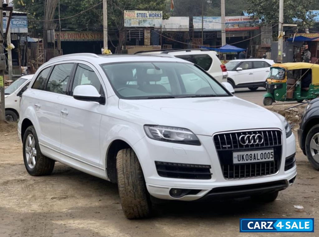 Carrara White Audi Q7 Quattro