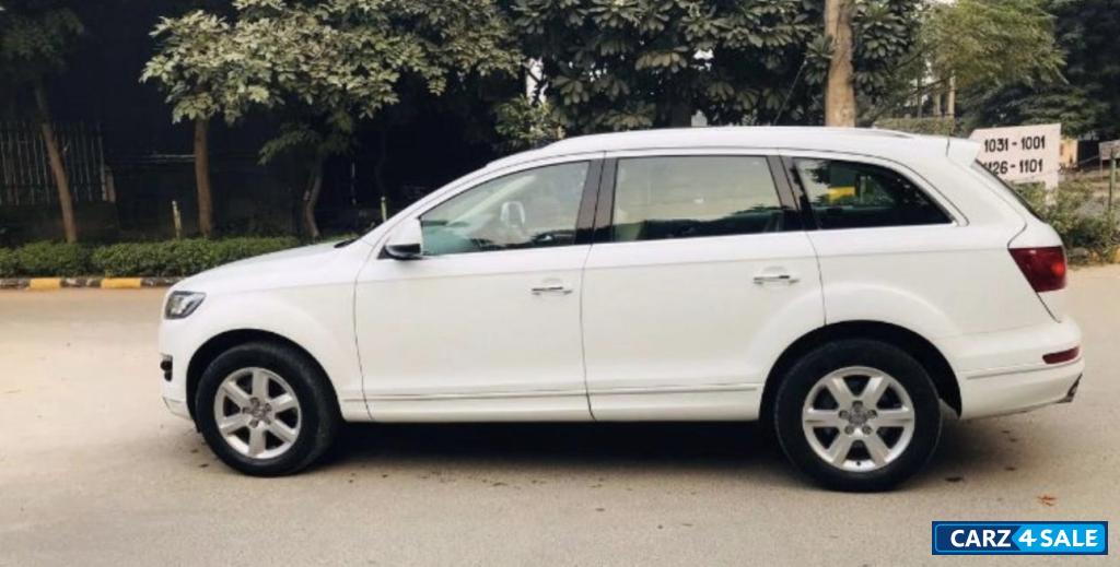 Carrara White Audi Q7 Quattro