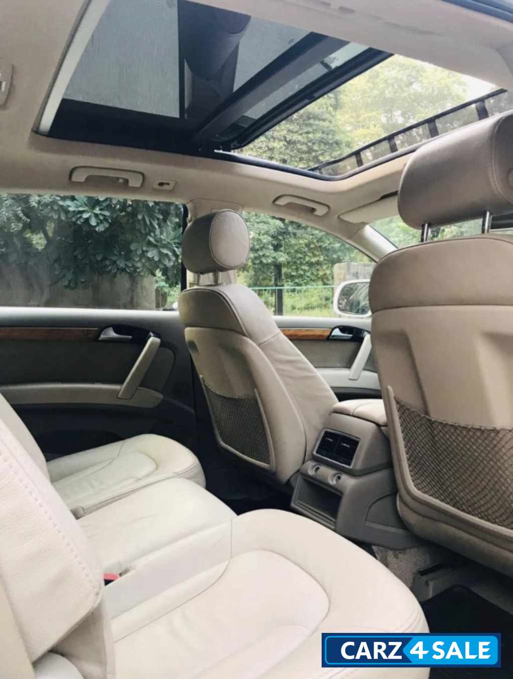 Carrara White Audi Q7 Quattro