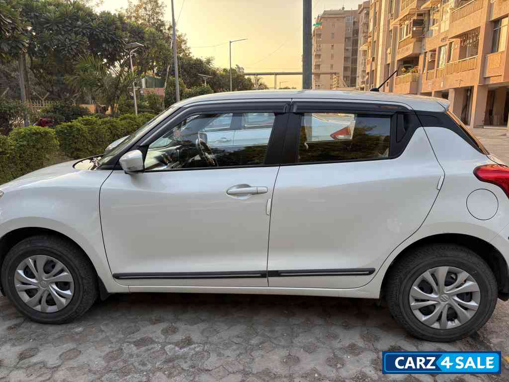 Maruti Suzuki Swift VXI AMT PETROL