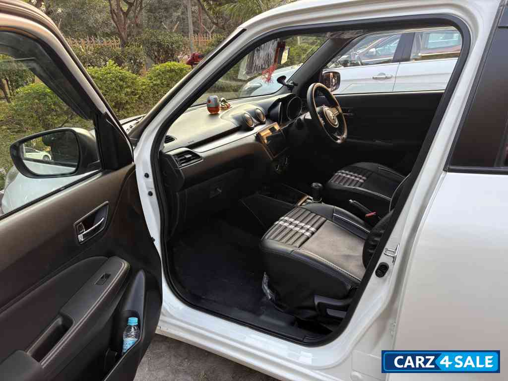 Maruti Suzuki Swift VXI AMT PETROL