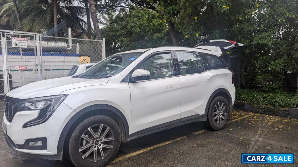 White Mahindra XUV700 AX7