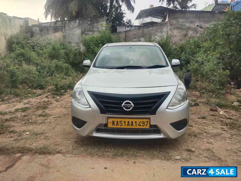 Grey Nissan Sunny Xl