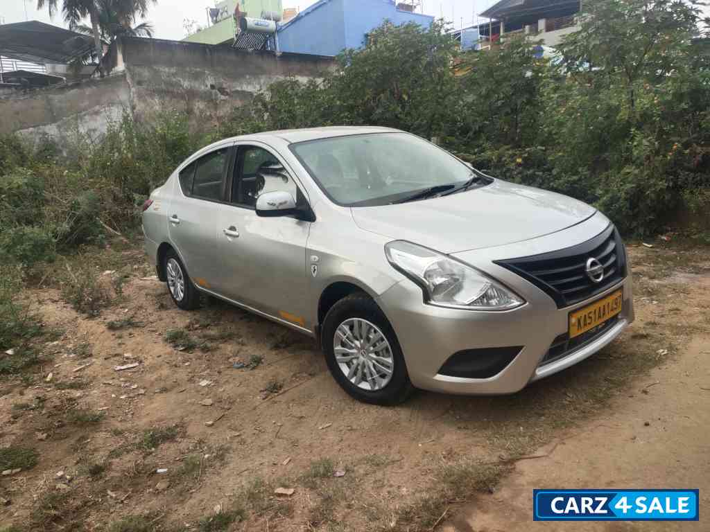 Grey Nissan Sunny Xl