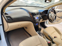 White Hyundai Verna Sx