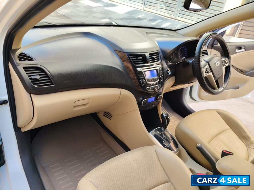 White Hyundai Verna Sx