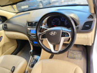 White Hyundai Verna Sx