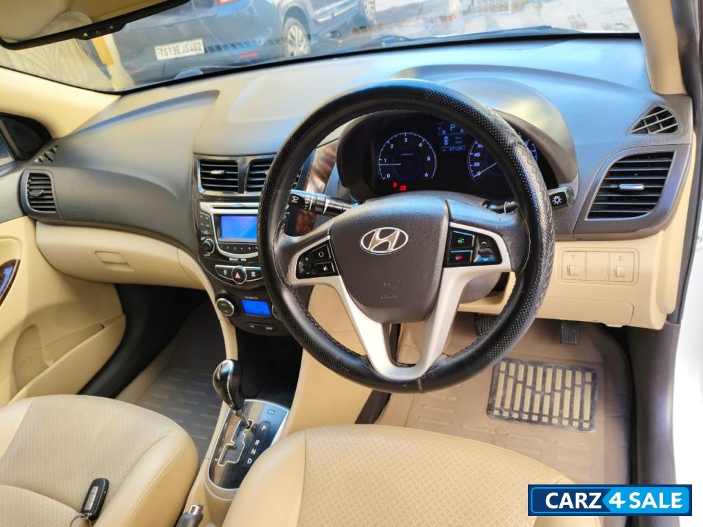 White Hyundai Verna Sx