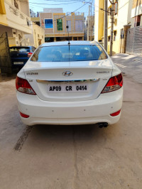 White Hyundai Verna Sx