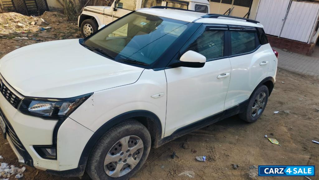 Mahindra XUV300 W6