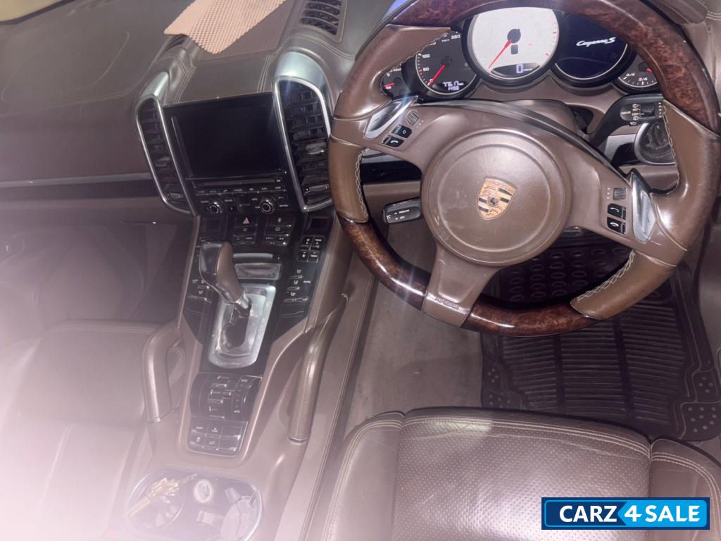 Porsche Cayenne PETROL