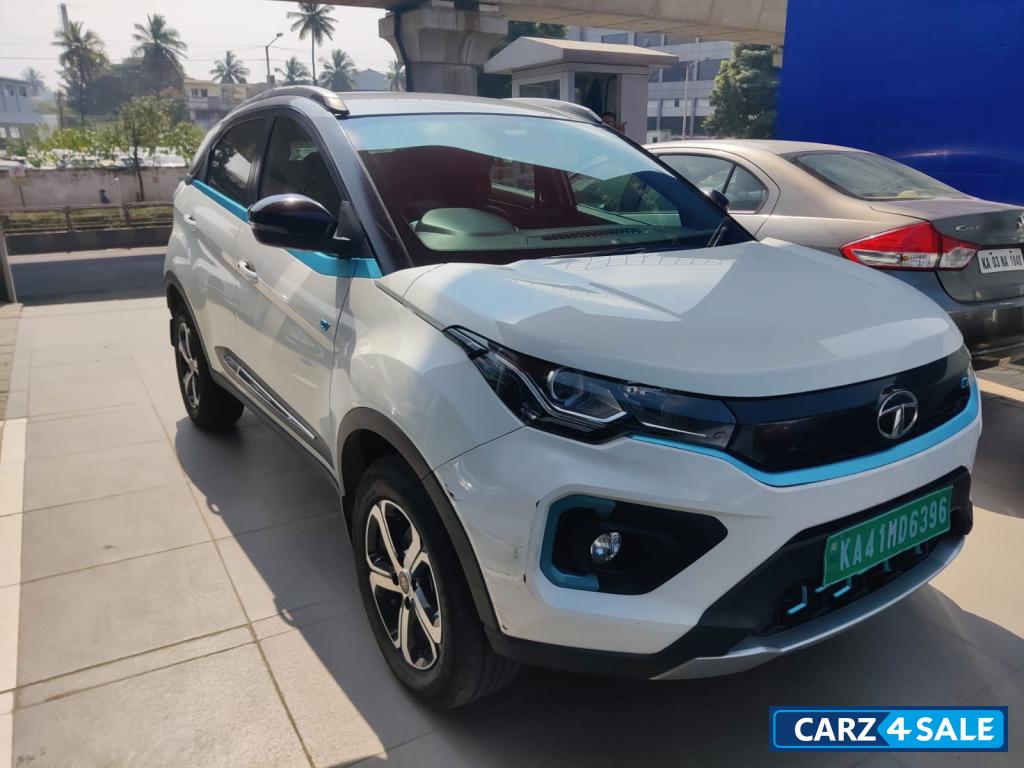 White Tata Nexon EV ZX plus