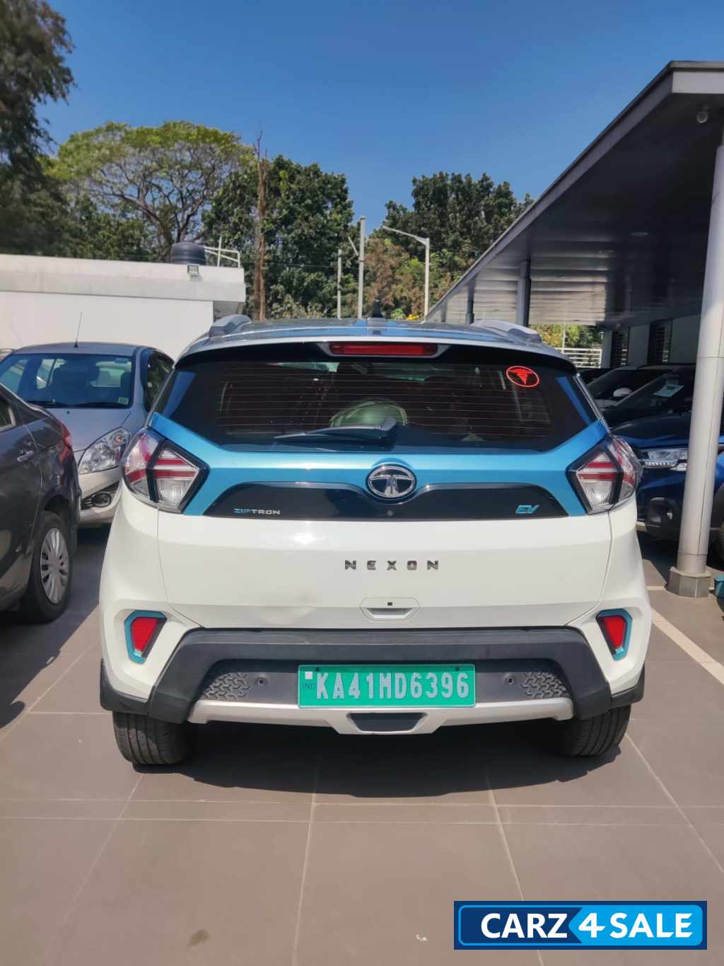 White Tata Nexon EV ZX plus