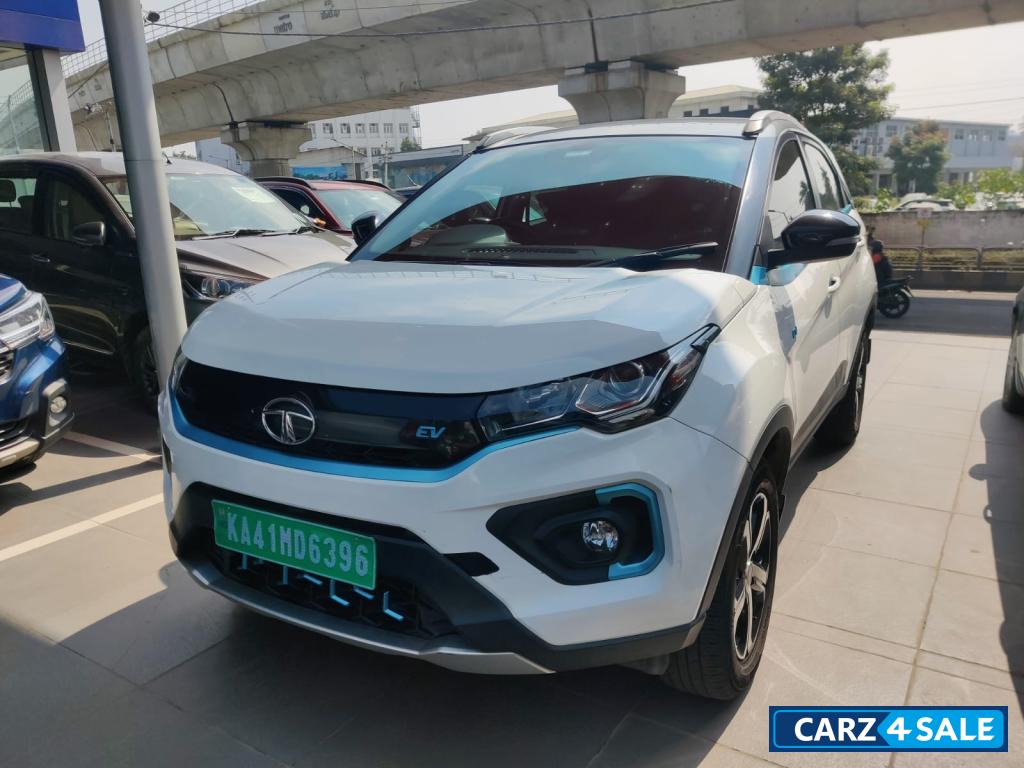 White Tata Nexon EV ZX plus