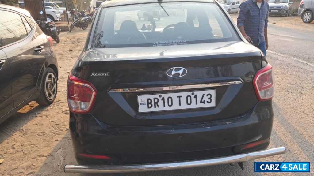 Black Hyundai Xcent SX