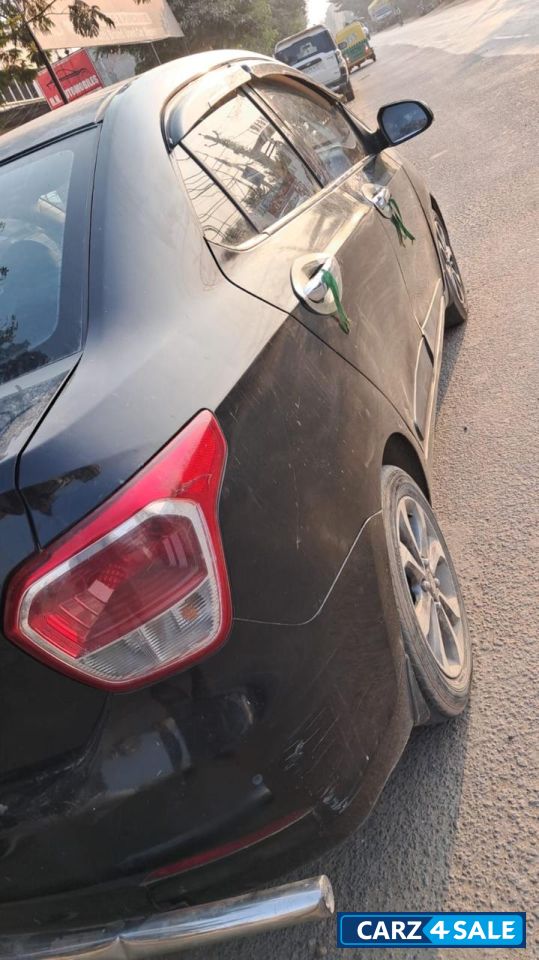 Black Hyundai Xcent SX