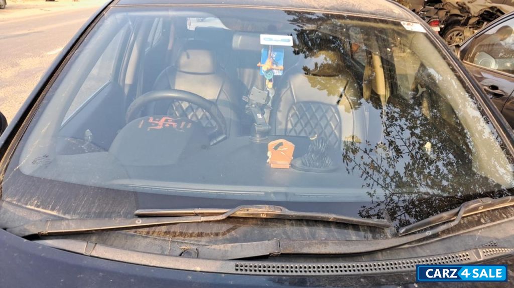 Black Hyundai Xcent SX