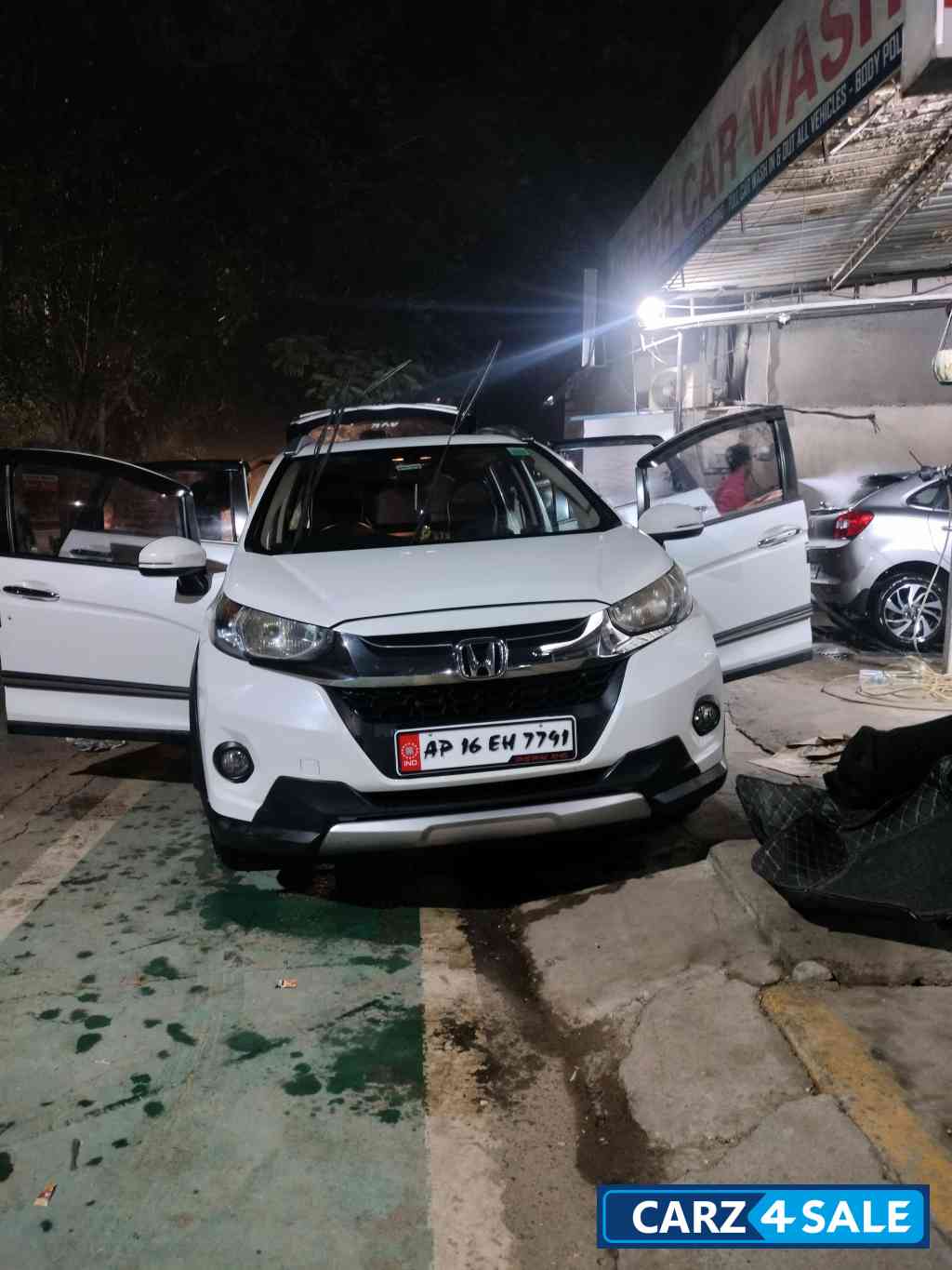 Pearl White Honda WR-V 1.5 VX MT