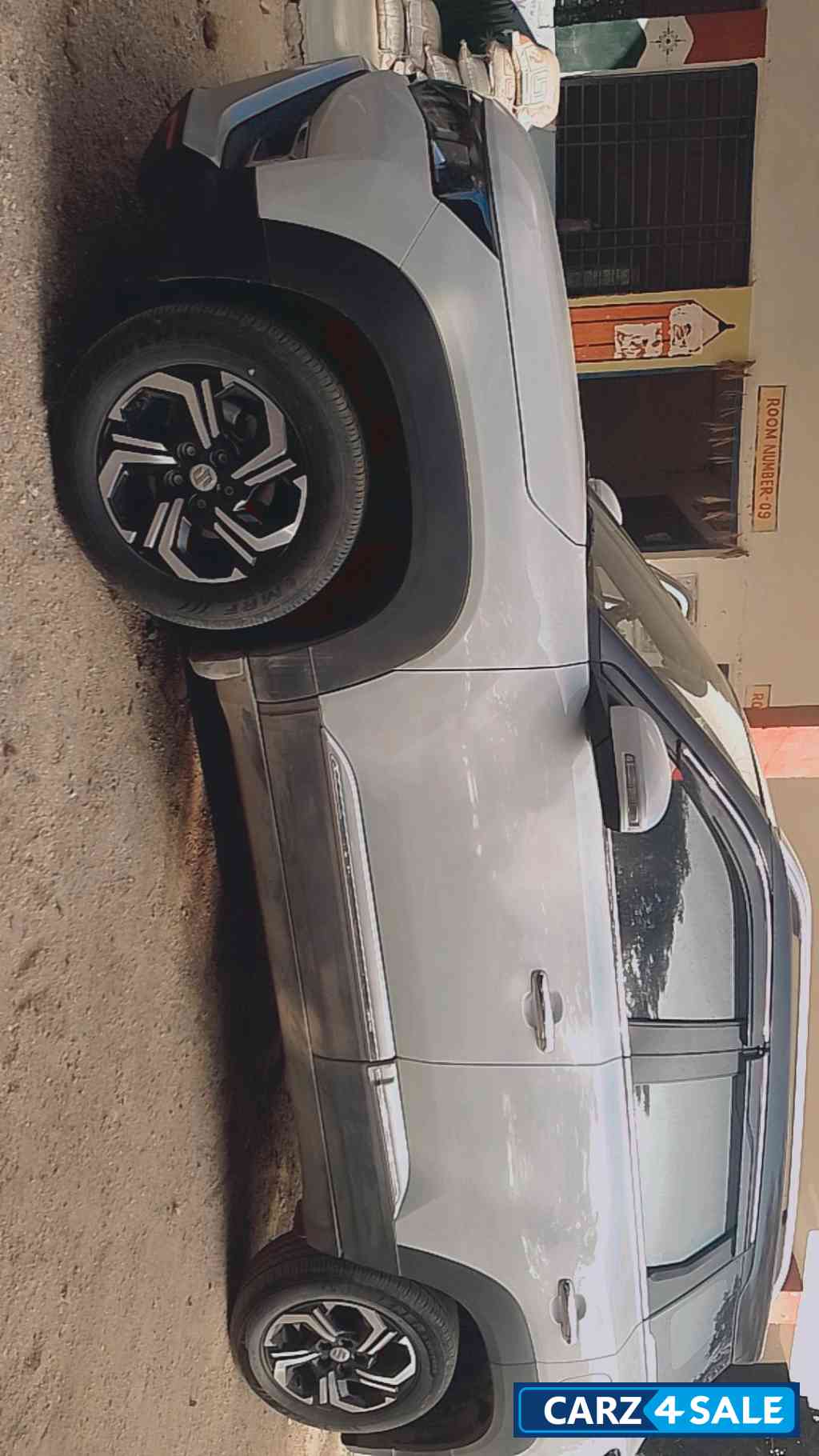 White Maruti Suzuki Vitara Brezza 2024