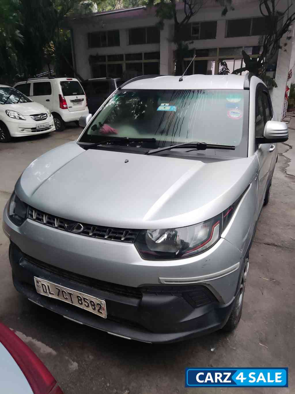 Mahindra KUV100 K6 plus